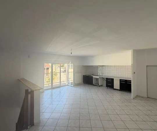 Maison de 120m2 à louer sur Leyr