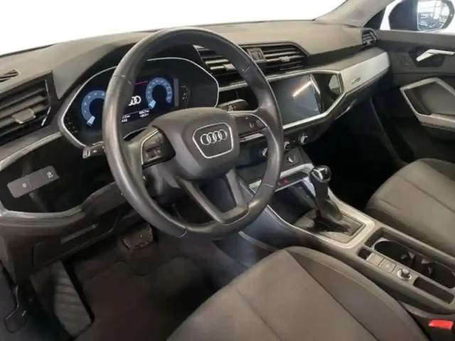 Audi Q3 35 tfsi 150 ch s tronic 7 — photo 9