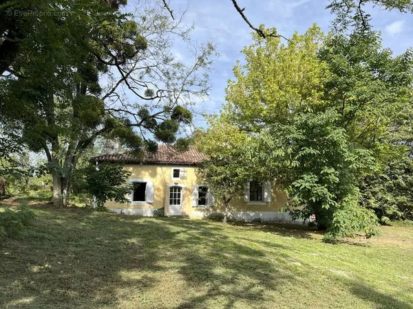 Maison en pierre de 125 m2 sur grand terrain