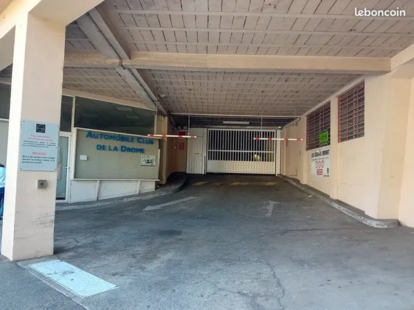 Box dans garage couvert