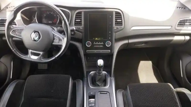 Renault Megane mégane iv berline tce 140 energy — photo 9