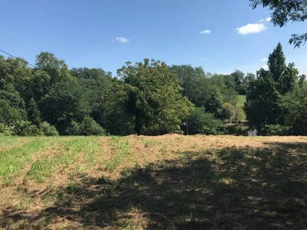 Terrain constructible 1303 m²