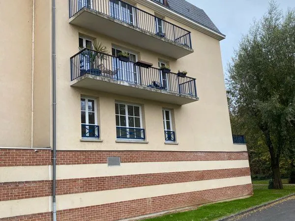 F3 avec balcon et parking