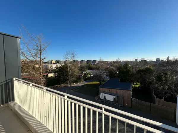 Loue appartement 67 m² Talence Peixotto - T3 climatisé dans résidence très récente avec balcon et pa