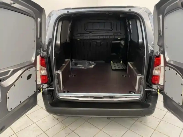 Peugeot Partner m diesel 130ch automatique pack premium connect — photo 25