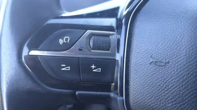 Peugeot 3008 1.2 puretech 130ch s&amp;s bvm6 — photo 23