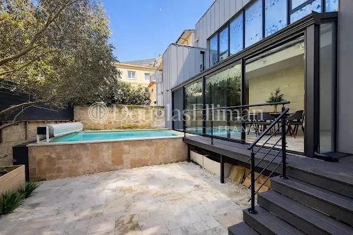 Maison 7 pièces 330 m²