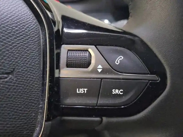 Peugeot 208 electrique 50 kwh 136ch — photo 29