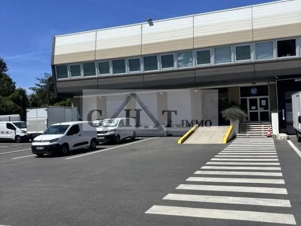 Local industriel 780 m²