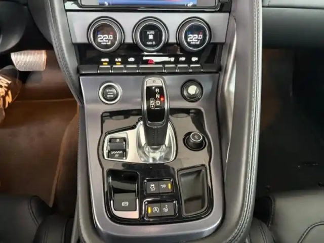 Jaguar F-Type coupe 3.0 v6 suralimenté 380ch awd bva8 — photo 11