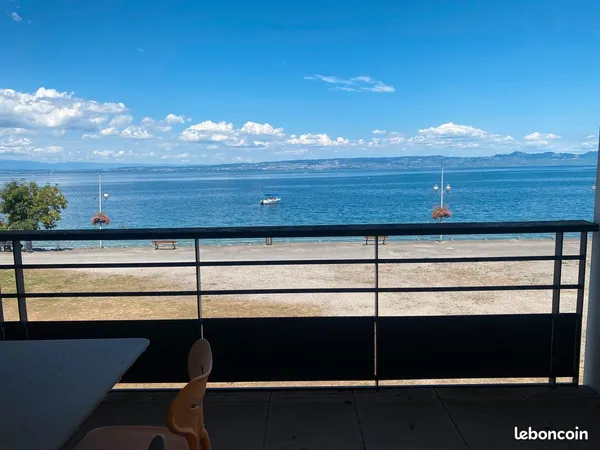 AMPHION, idéalement placé entre EVIAN et THONON, Appartement "Pieds dans L'Eau", T3 de 72m², "Vue La