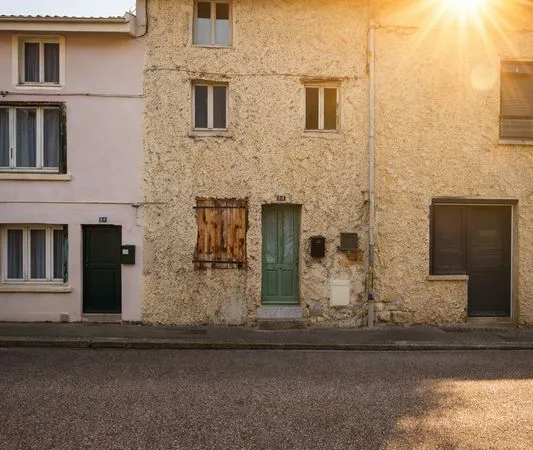 Maison de ville 83 M2 104M2 de jardin