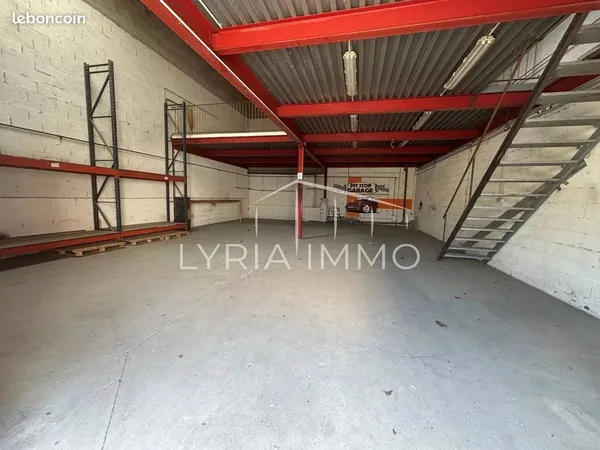Local 230 m² Roquebrune-sur-Argens