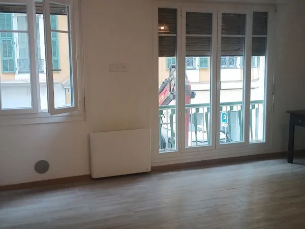 Studio refait à neuf à louer