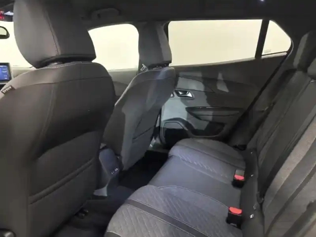 Peugeot 2008 1.2 130ch s&amp;s allure eat8 — photo 14