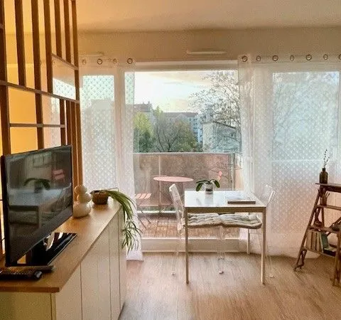 À LOUER - STUDIO MEUBLÉ DE 28 m² AVEC BALCON