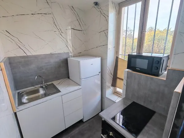 Studio 45m2 neuf , 7 min pied RER, climatisation électricité eau compris dans prix