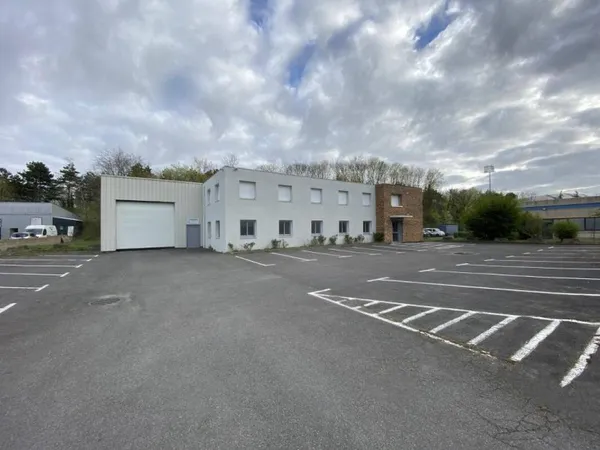 Local d'activité 947 m²