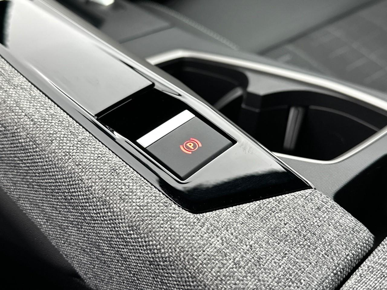 Peugeot 3008 hybrid 145 e-dcs6 gt — photo 32