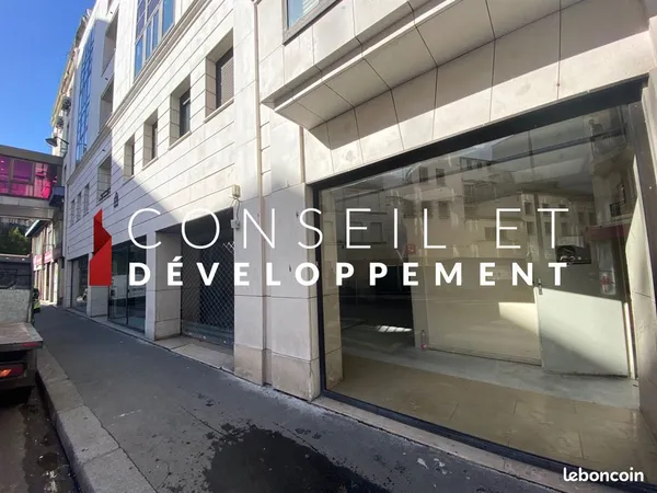 Boutique 660 m² PARIS