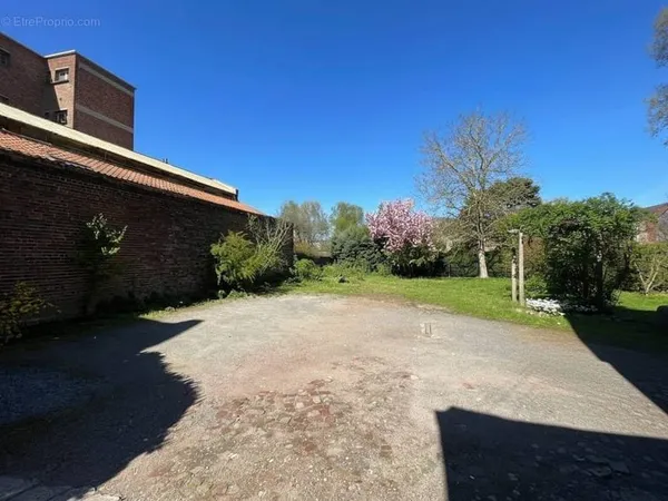 Terrain 654 m²
