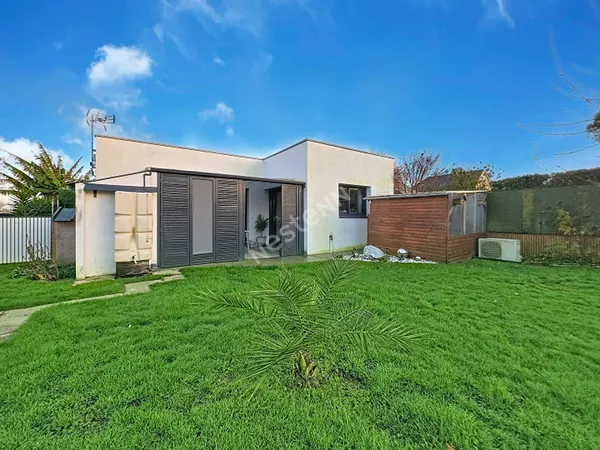 Maison A VENDRE à Pouille Les Coteaux, quartier calme, garage.