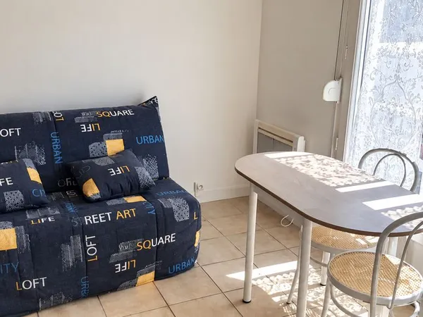 Studette tout confort calme avec parking proche a1 possibilite de garage moto