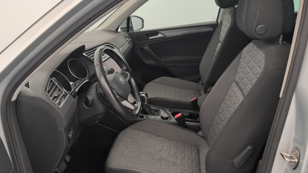 Volkswagen Tiguan — photo 16