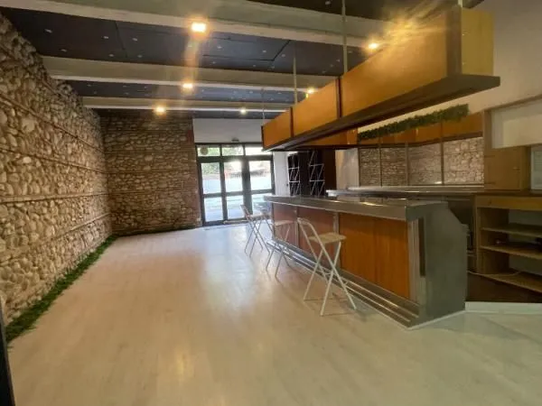 Local commercial 130 m²
