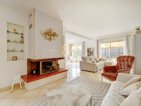 GRANDE MAISON de 2002 d'une surface de 160m2 en parfait état