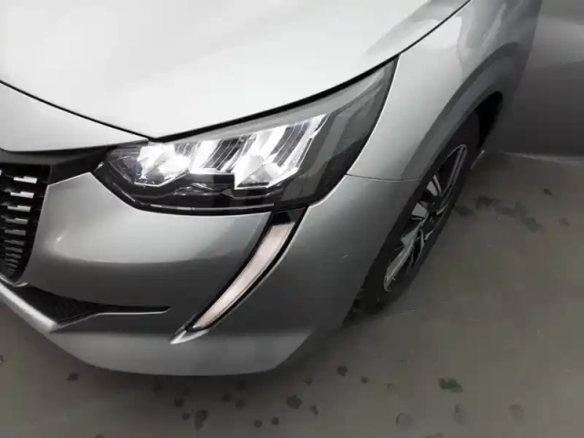 Peugeot 208 puretech 100 s&amp;s bvm6 — photo 11