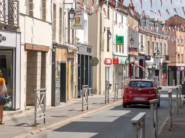 Ideal pour activite de bureau - centre ville a montaigu