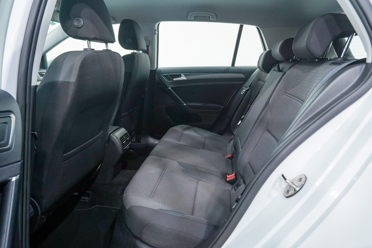 Volkswagen Golf 7 — photo 32