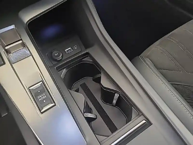 Peugeot 408 phev 225 e-eat8 — photo 20