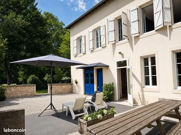 Maison de caractère dans un parc arborés