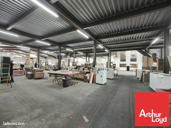 LOCAL D'ACTIVITE 2800 m² POITIERS