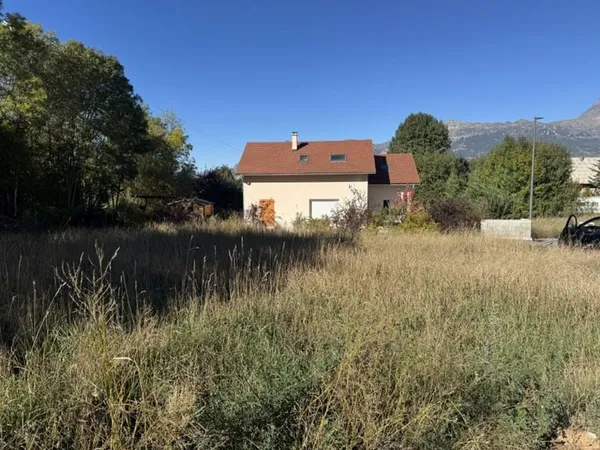 Terrain 670 m²