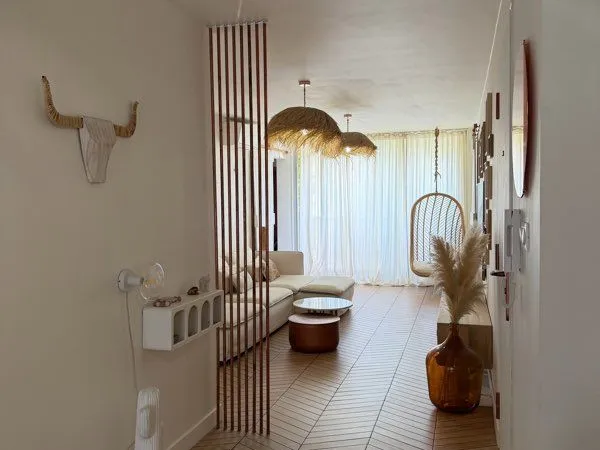 75 m² - 3 chambres - Dernier étage - Entièrement rénové - Vendu meublé et équipé