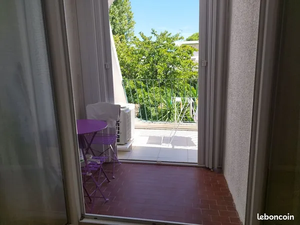 Les Cyprianes, T2 meublé et climatisé avec balcon en location étudiante