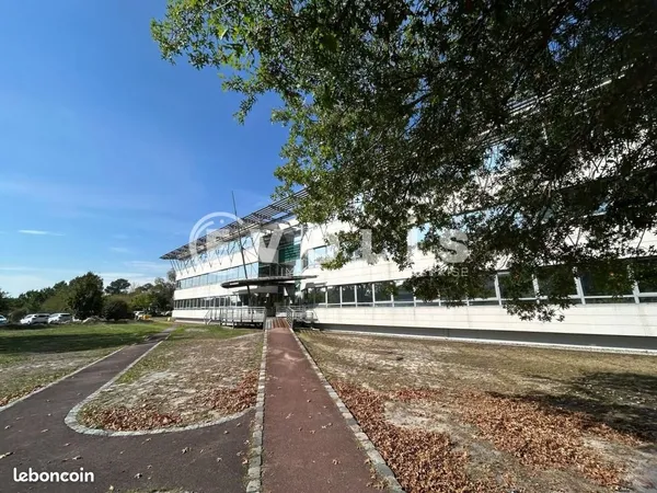 Bureau 918 m²