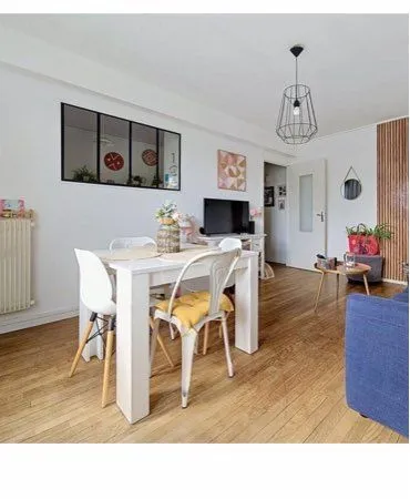 Apparemment à vendre