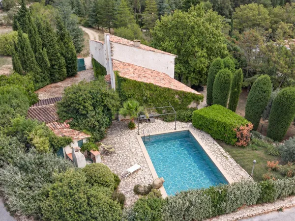 Maison 9 pièces 329 m²
