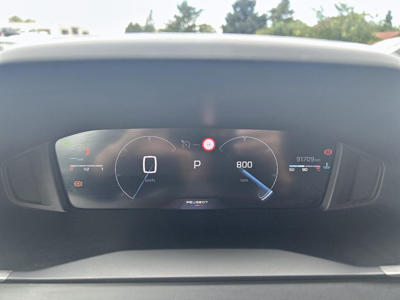 Peugeot 2008 1.2 puretech 130ch s&s allure eat8 — photo 15