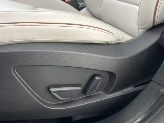 Renault Captur 1.3 154 ch initiale paris camé — photo 19