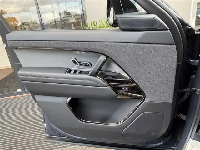 Land Rover Range Rover p460e awd 3.0l i6 phev — photo 33