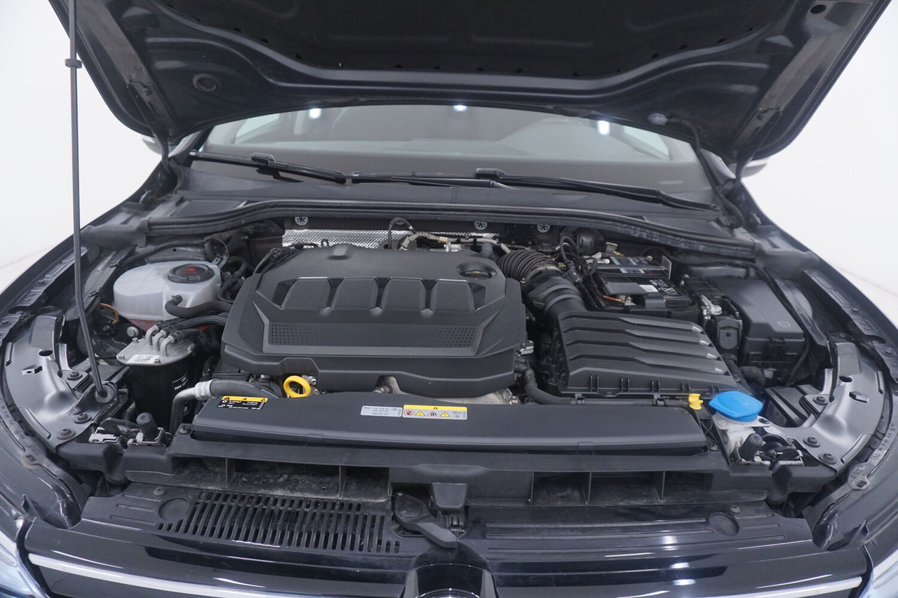 Volkswagen Golf 8 — photo 16