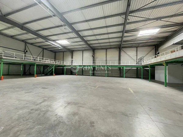 Entrepôt 1237 m²