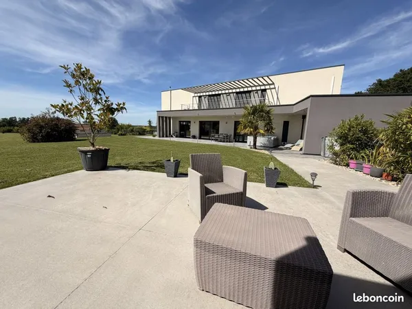 Villa 6 pièces 260 m²