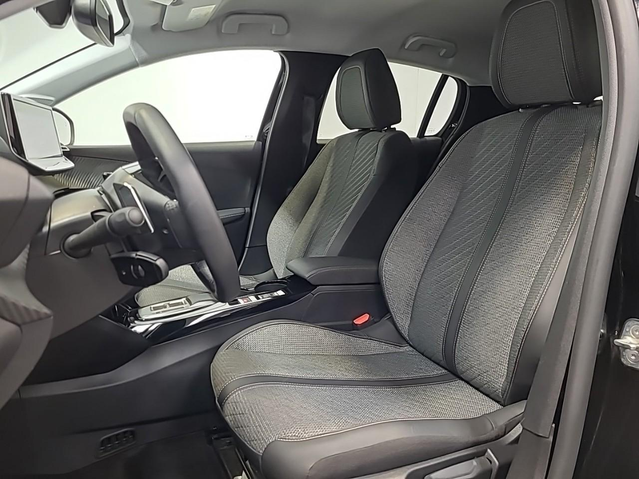 Peugeot 208 hybrid 100 e-dcs6 allure — photo 10