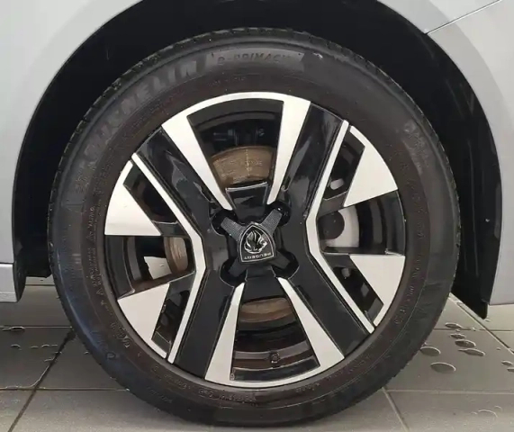 Peugeot 208 hybrid 100 e-dcs6 — photo 17